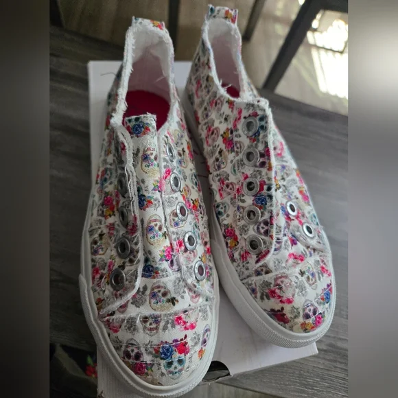 Blowfish White and Pink Sugar Skull Play-K Style Size 3... Worn Once - Picture 5 of 5